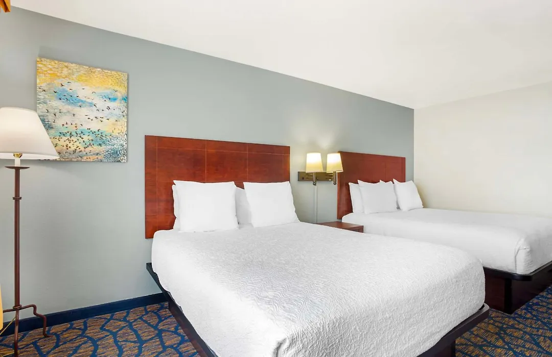 Best Western Plus Villa Del Lago Inn Patterson-1