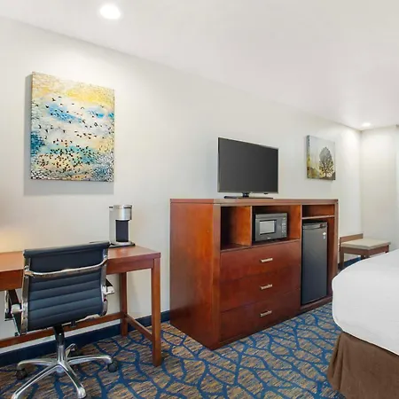 Best Western Plus Villa Del Lago Inn Patterson-2